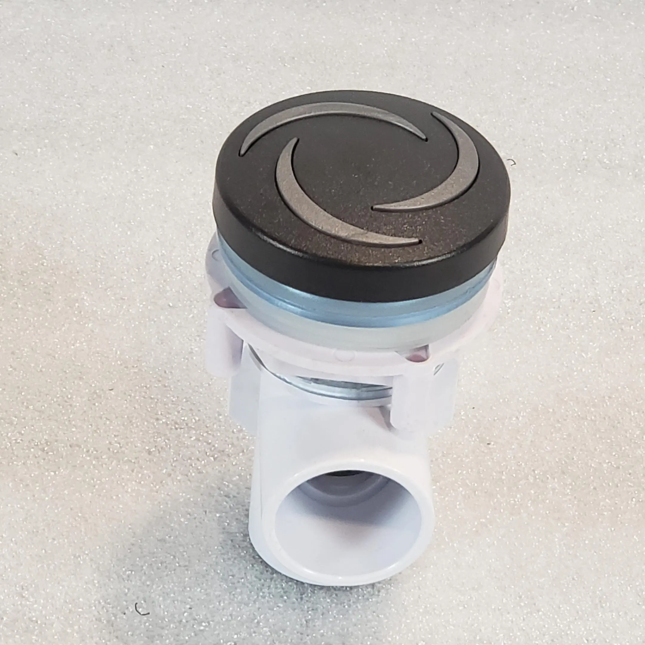A black and white picture of a water filter.