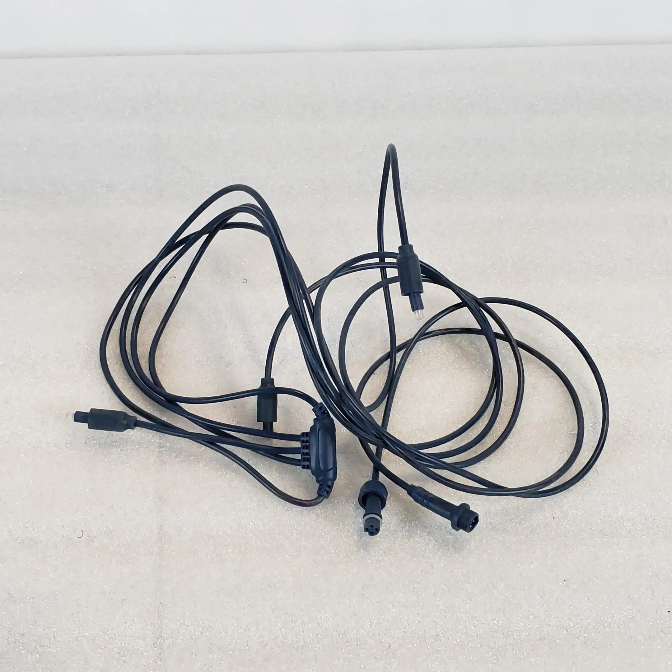 A bunch of wires that are on the ground